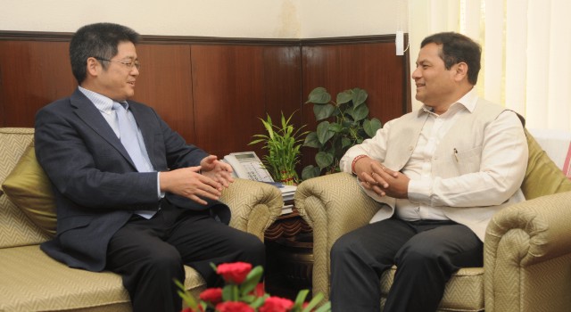 The Ambassador of China to India, Mr. Le Yucheng calling on the Minister of State for Skill Development, Entrepreneurship, Youth Affairs and Sports (Independent Charge), Shri Sarbananda Sonowal, in New Delhi