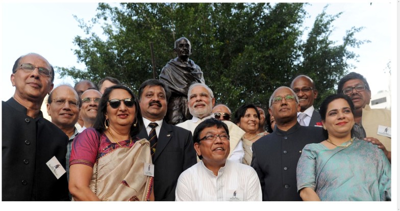 PM of India unveils statue of Mahatma Gandhi at Brisbane