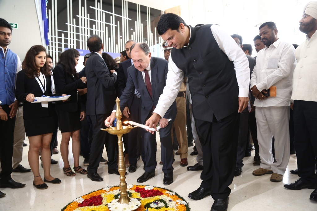 1Hon'ble Chief Minister of Maharashtra, Shri Devendra Fadnavis and Mr. Paul Hermelin, Chairman & CEO, Capgemini inaugurate the new facility