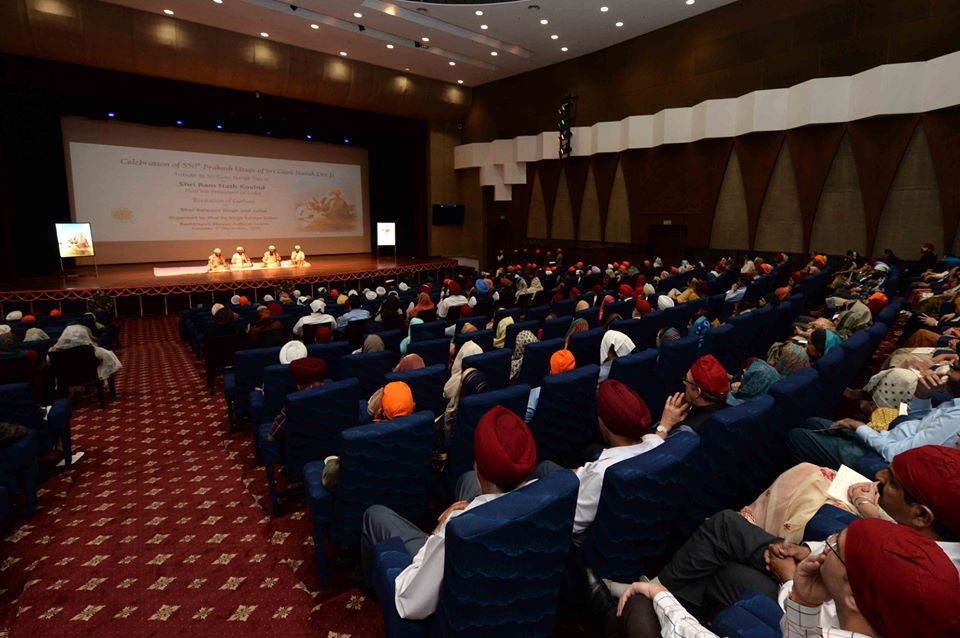 The President of India, Shri Ram Nath Kovind, attended Gurbani Gayan, organised by Bhai Vir Singh Sahitya Sadan to mark the concluding event of year-long celebrations of 550th birth anniversary of Guru Nanak Dev Ji, at Rashtrapati Bhavan